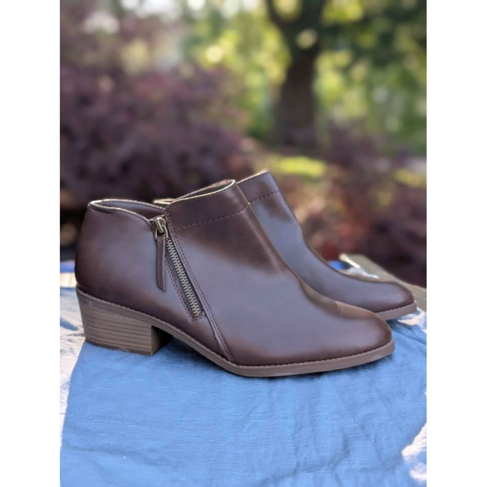 Time and Tru Brown‎ Ankle Booties Womens 10W Wide Side Zip Low Heel